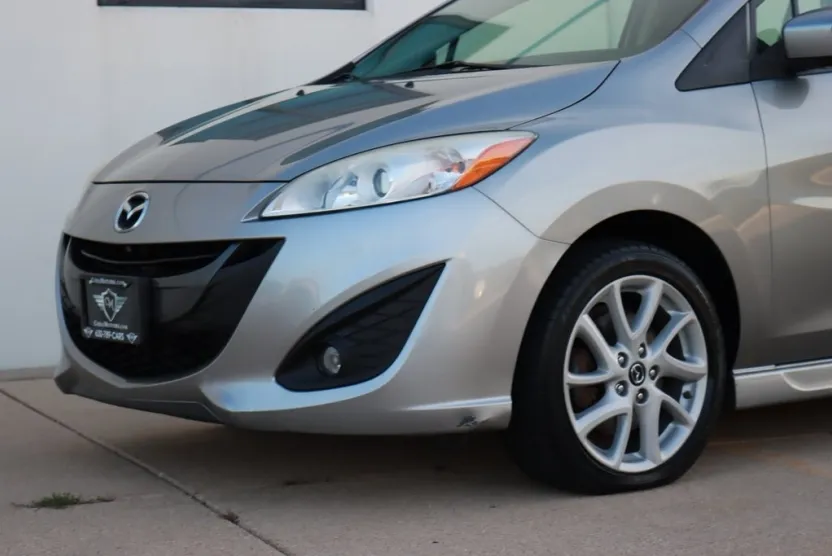 2015 Mazda Mazda5 Touring photo 1