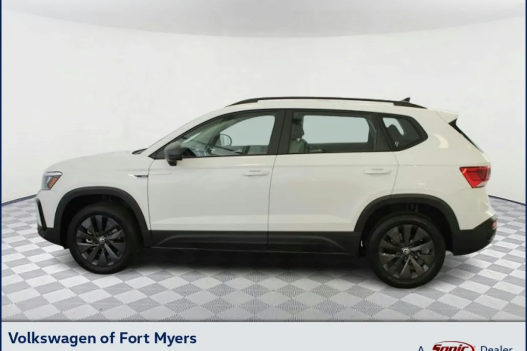 2024 Volkswagen Taos S photo 1