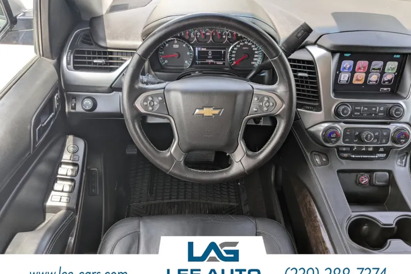 2016 Chevrolet Suburban LT photo 1