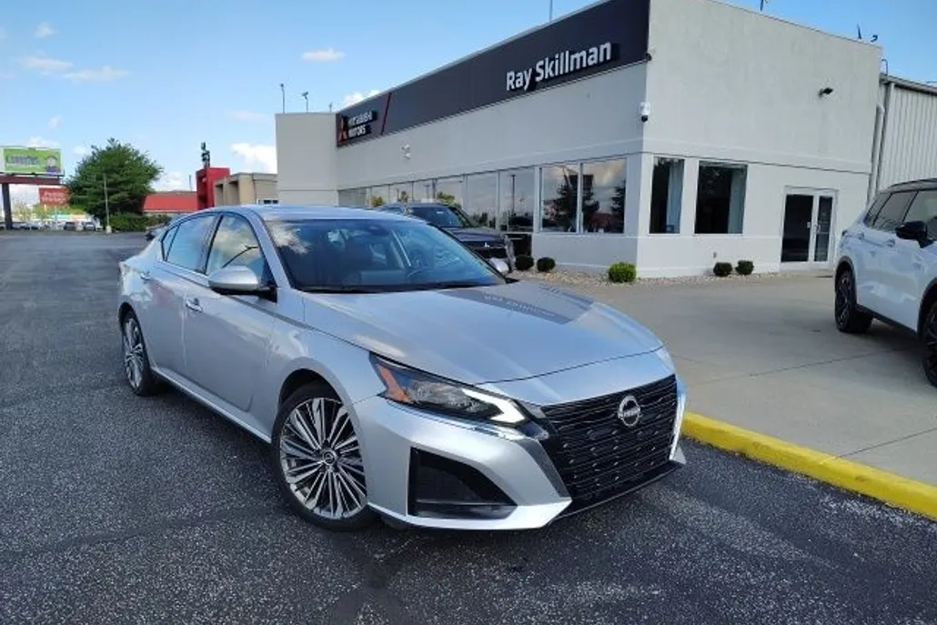 2023 Nissan Altima 2.5 SL photo 1