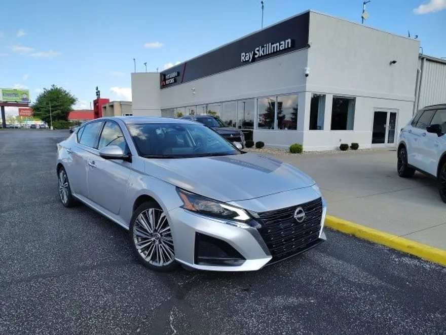 2023 Nissan Altima 2.5 SL photo 1