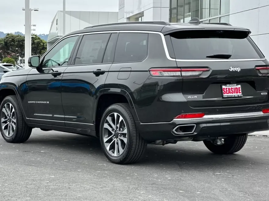 2024 Jeep Grand Cherokee Overland photo 5
