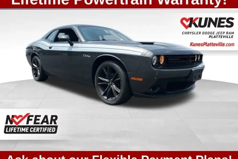 2018 Dodge Challenger SXT photo 1