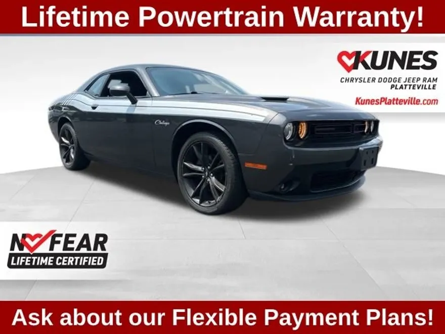 2018 Dodge Challenger SXT photo 1