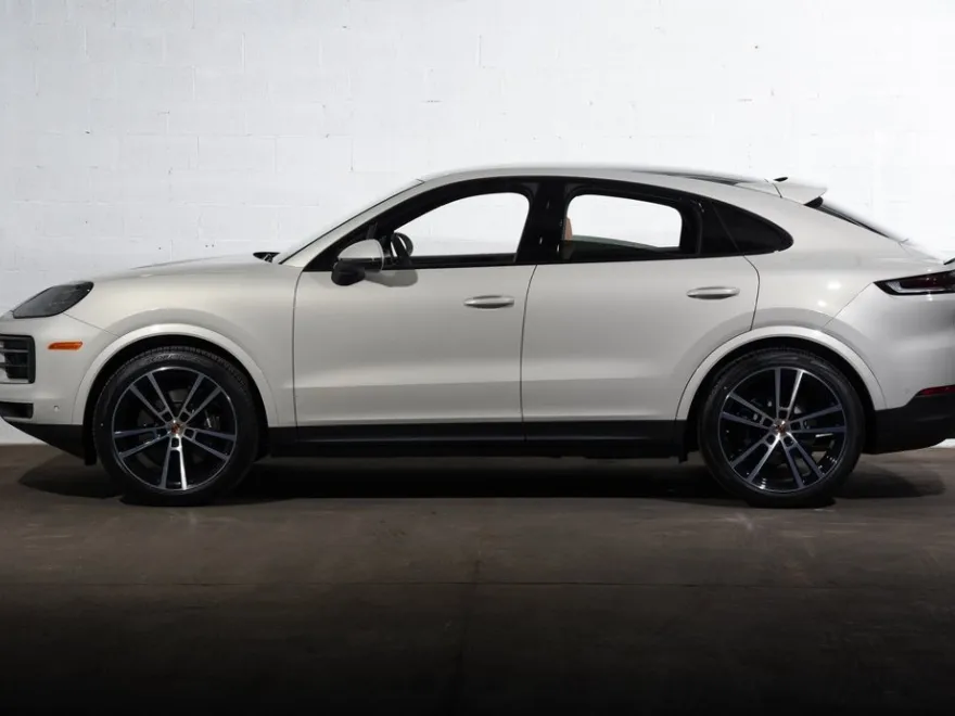 2025 Porsche Cayenne Coupe photo 1