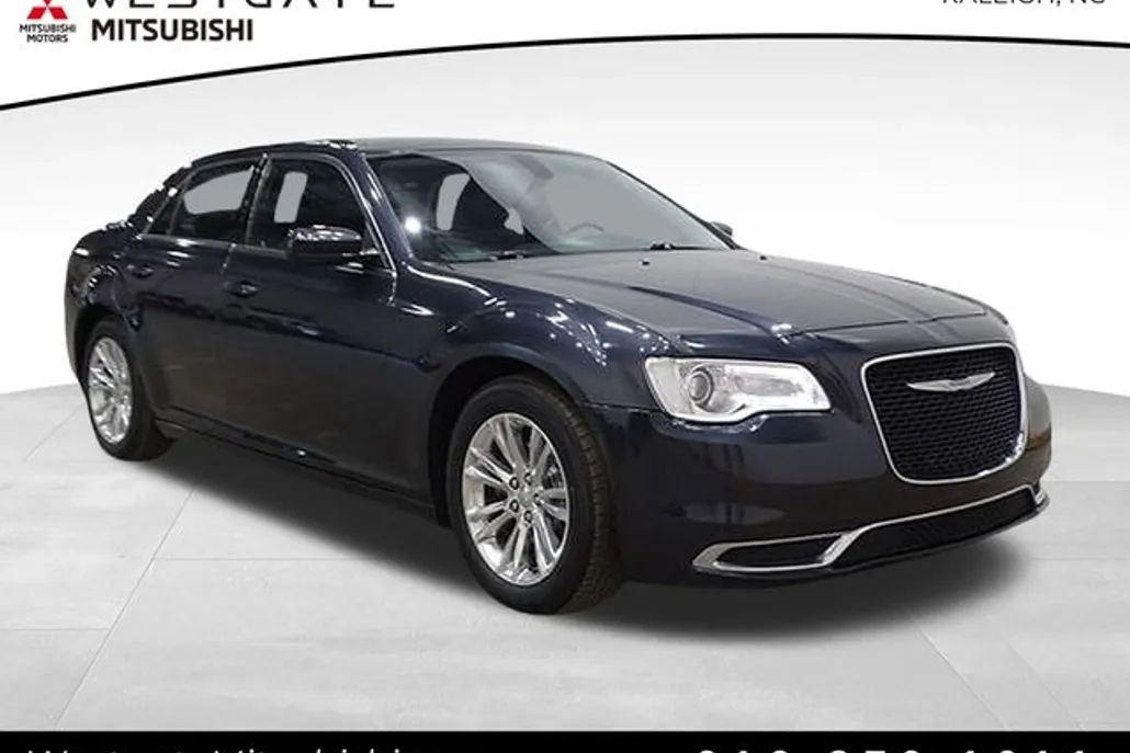 2017 Chrysler 300 Limited photo 1
