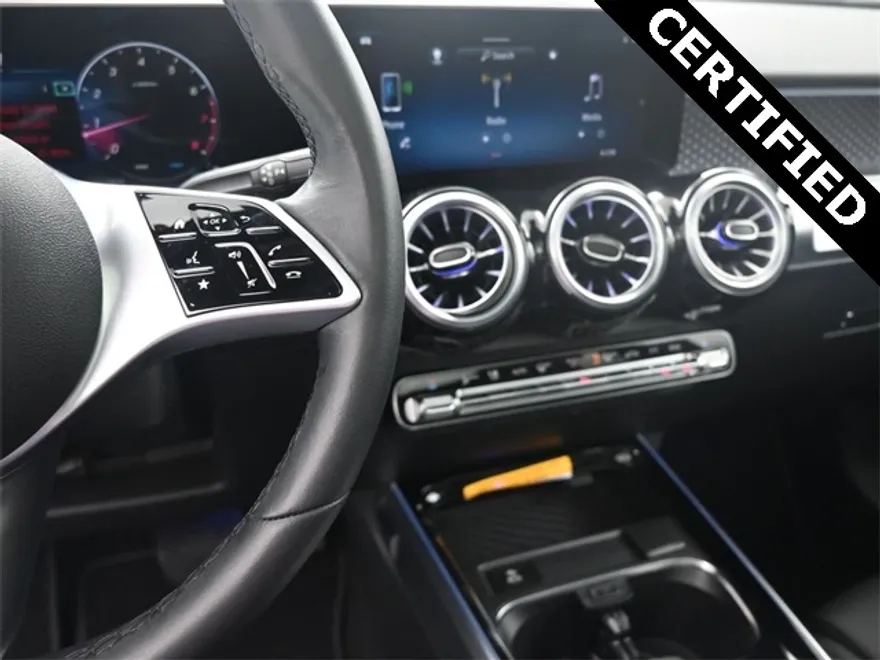 2024 Mercedes Benz GLB 250 4MATIC photo 1