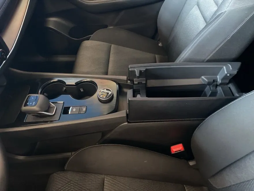 2024 Nissan Rogue SV photo 1