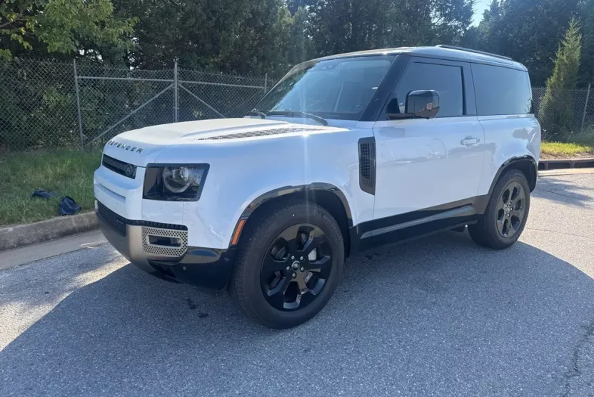 2023 Land Rover Defender 90 X-Dynamic SE photo 1