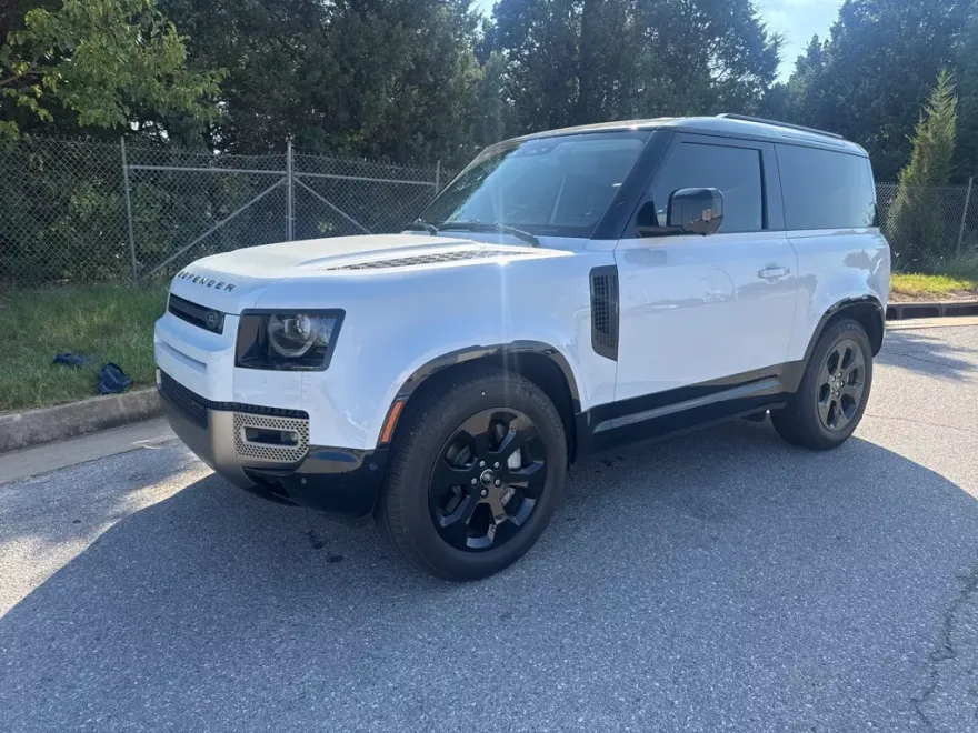 2023 Land Rover Defender 90 X-Dynamic SE photo 1