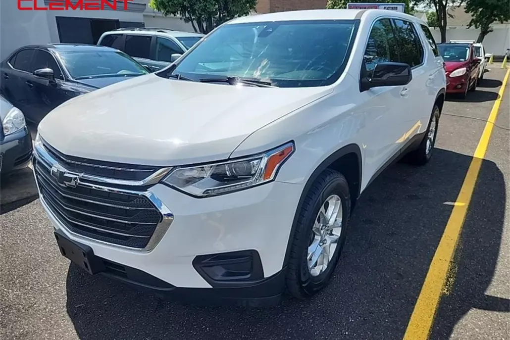 2021 Chevrolet Traverse LS photo 1