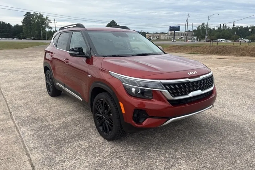 2022 Kia Seltos Nightfall Edition photo 1