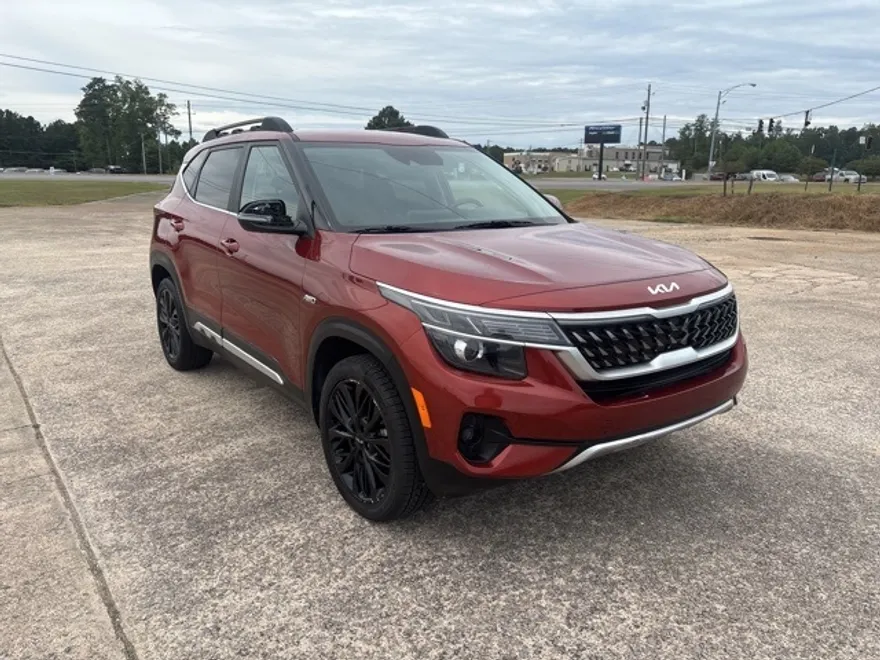 2022 Kia Seltos Nightfall Edition photo 1