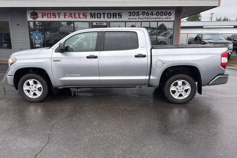 2019 Toyota Tundra CrewMax SR5 photo 1