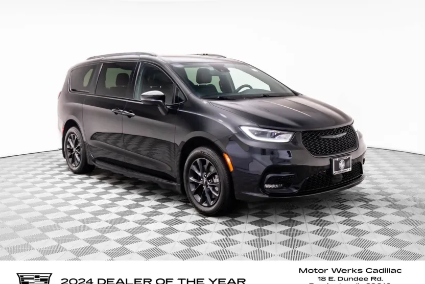 2021 Chrysler Pacifica Touring L photo 1