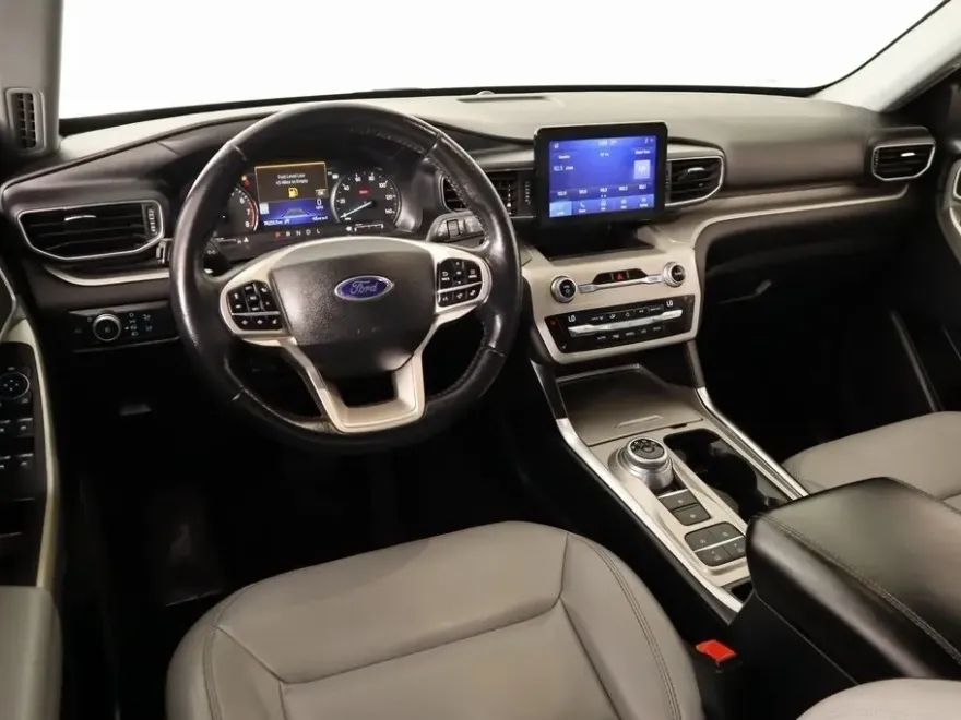 2021 Ford Explorer XLT photo 1