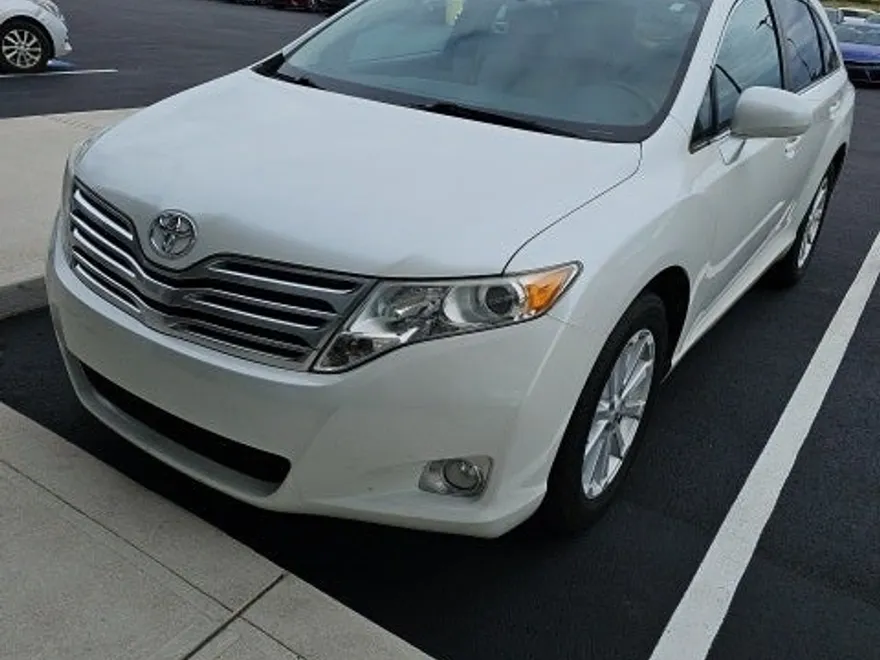 2012 Toyota Venza LE photo 1