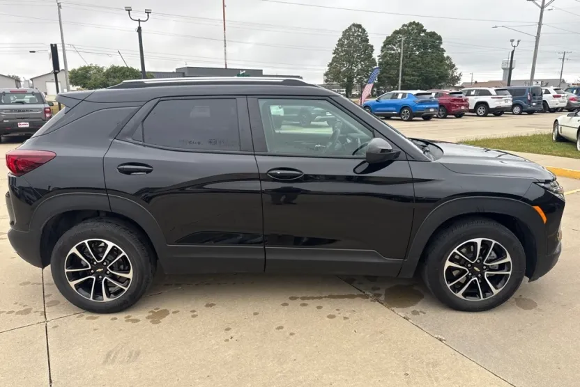 2024 Chevrolet Trailblazer LT photo 1