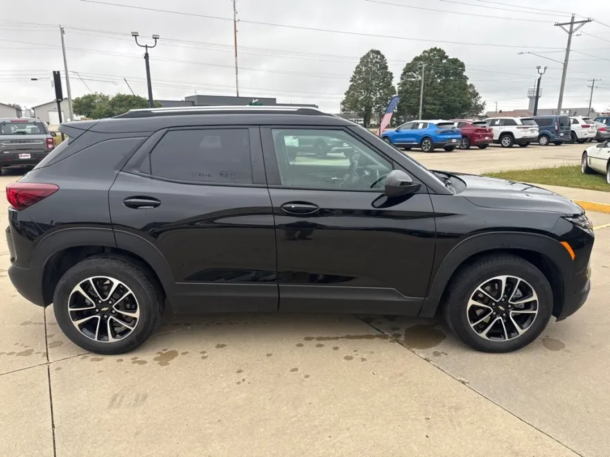 2024 Chevrolet Trailblazer LT photo 1