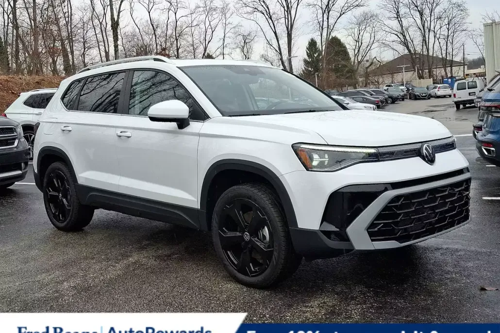 2025 Volkswagen Taos SEL photo 1