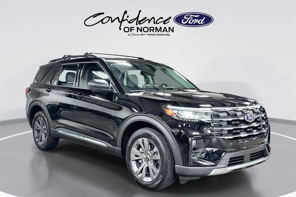 2025 Ford Explorer photo 1
