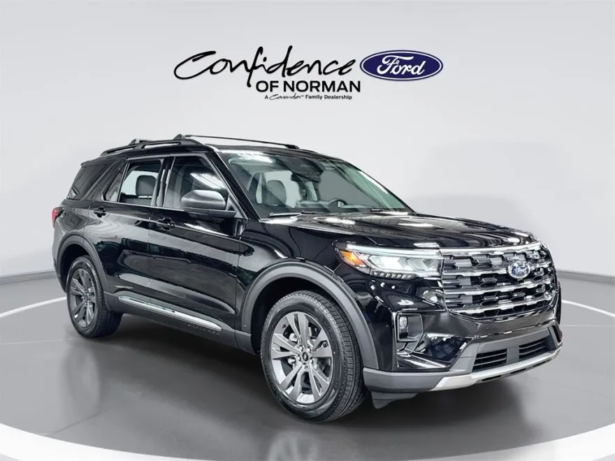 2025 Ford Explorer photo 1