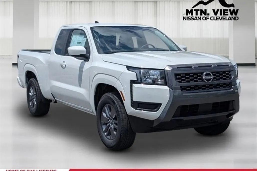 2025 Nissan Frontier SV photo 1