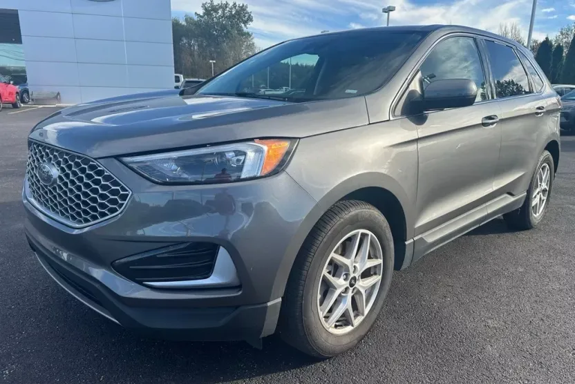 2023 Ford Edge SEL photo 1