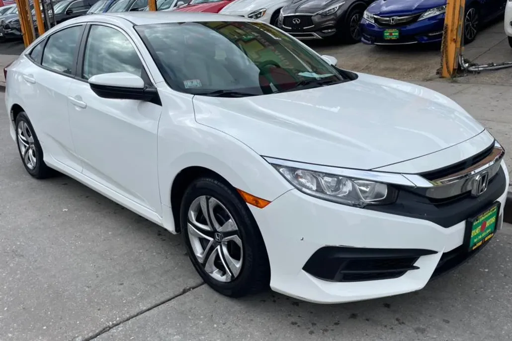 2018 Honda Civic EX photo 1