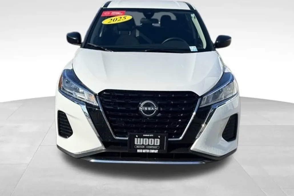 2025 Nissan Kicks Play S photo 1