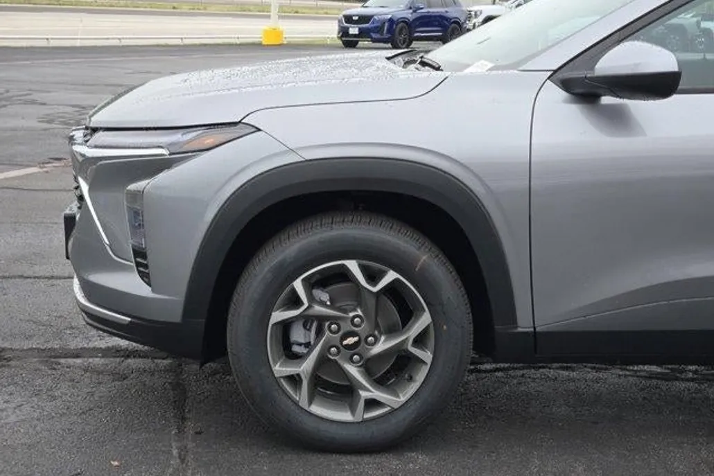2025 Chevrolet Trax LT photo 1