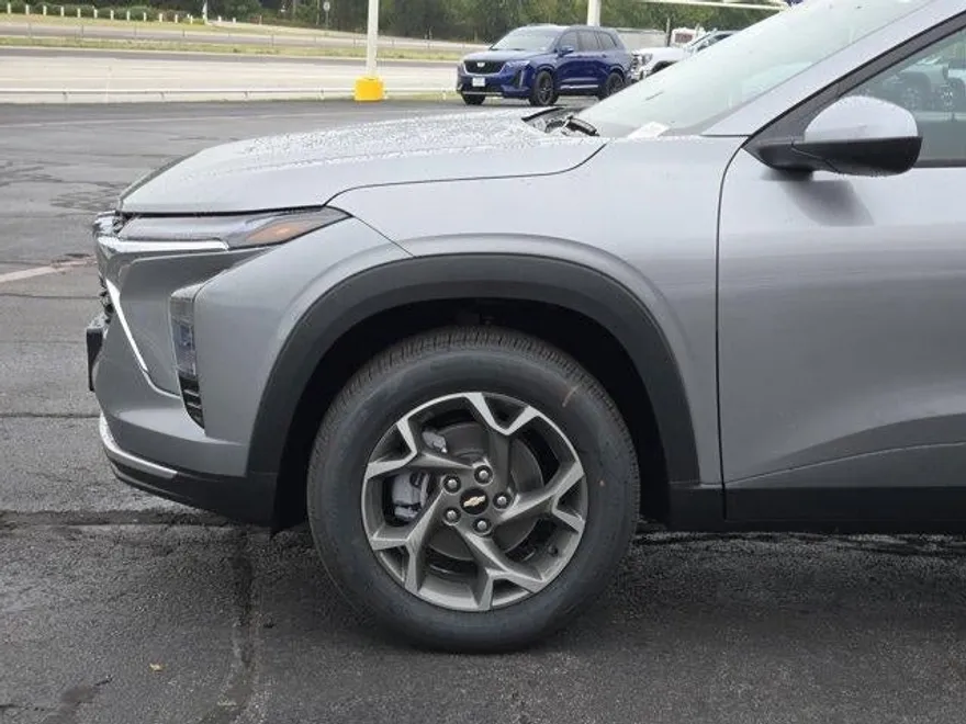 2025 Chevrolet Trax LT photo 1