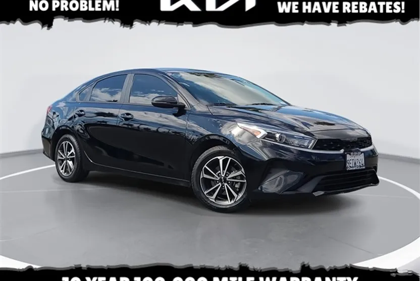 2023 Kia Forte LXS photo 1