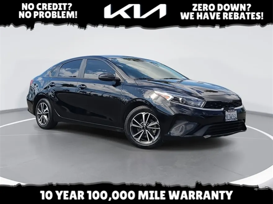 2023 Kia Forte LXS photo 1