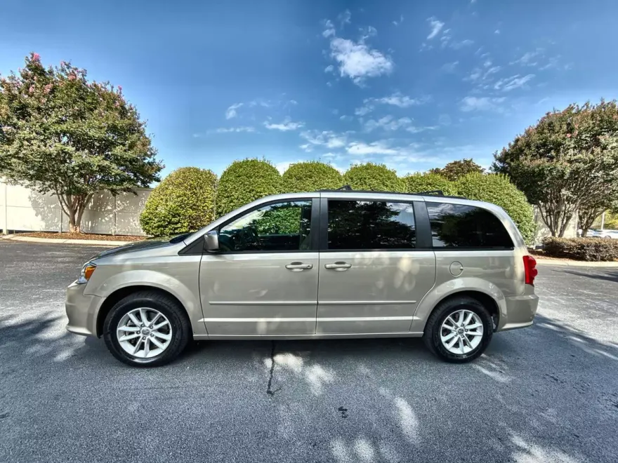 2015 Dodge Grand Caravan SXT photo 1