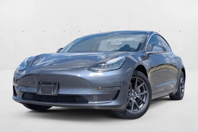 2018 Tesla Model 3 Long Range photo 1