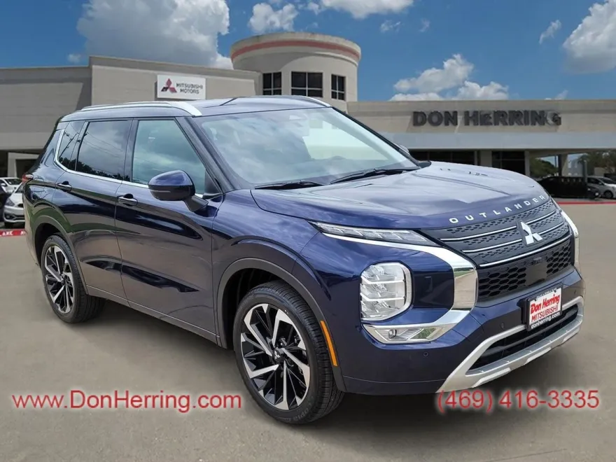 2024 Mitsubishi Outlander SEL photo 1