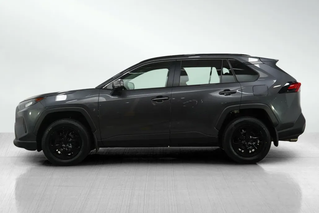 2021 Toyota RAV4 LE photo 1