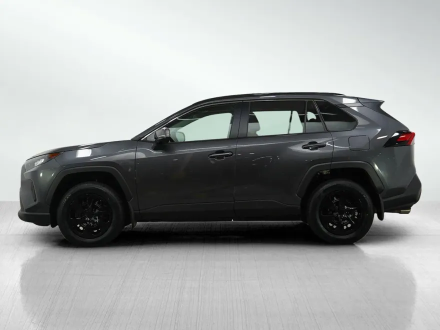2021 Toyota RAV4 LE photo 1