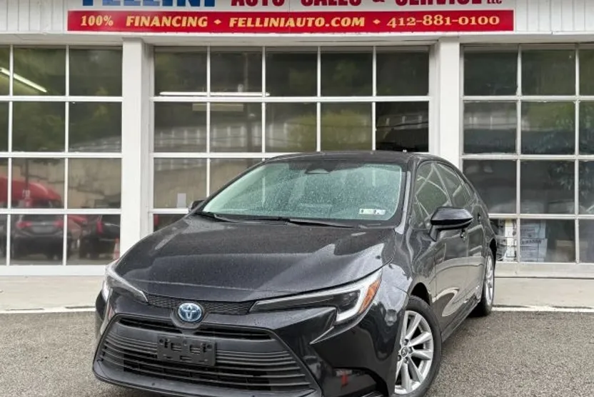 2023 Toyota Corolla Hybrid LE photo 1