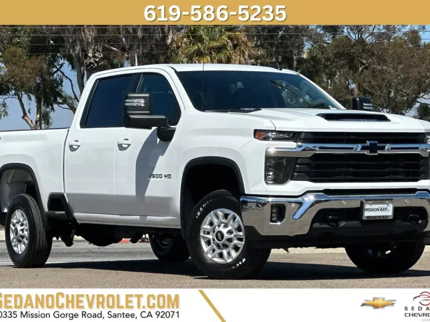 2025 Chevrolet Silverado LT photo 1