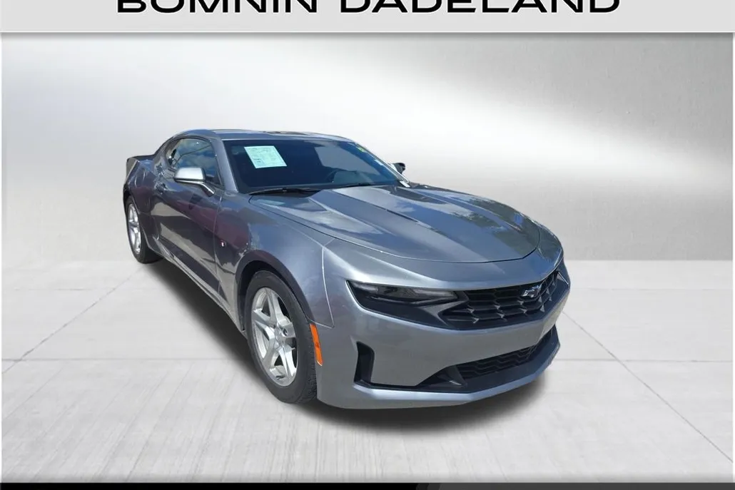 2023 Chevrolet Camaro 1LT photo 1