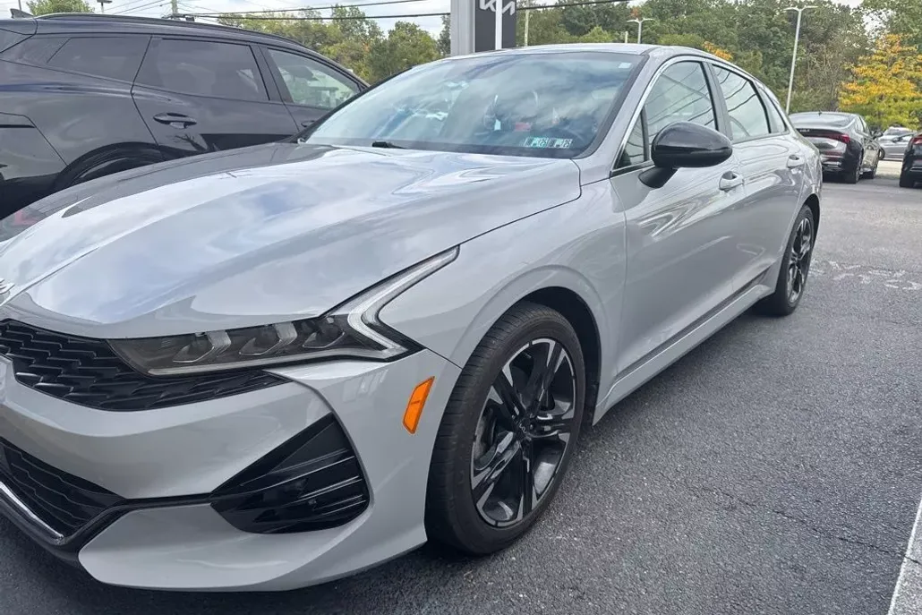 2023 Kia K5 GT-Line photo 1