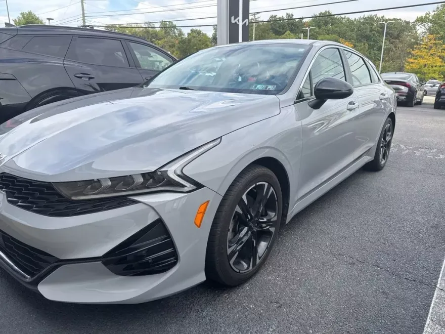 2023 Kia K5 GT-Line photo 1