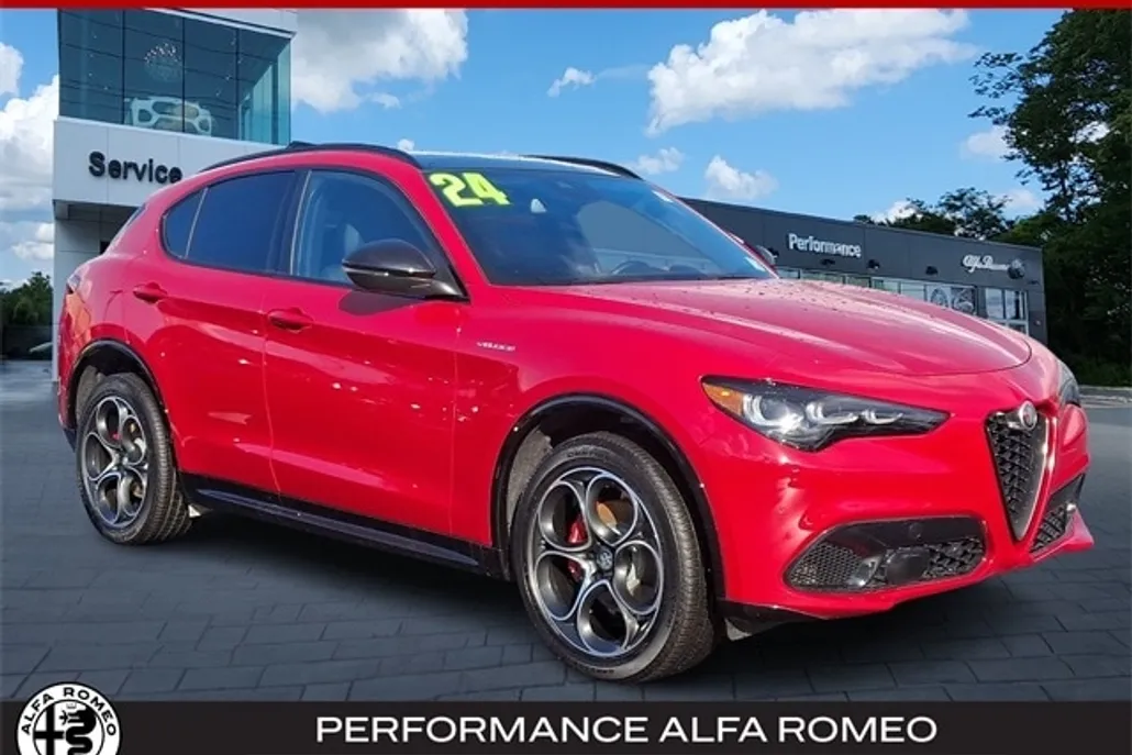 2024 Alfa Romeo Stelvio Ti photo 1