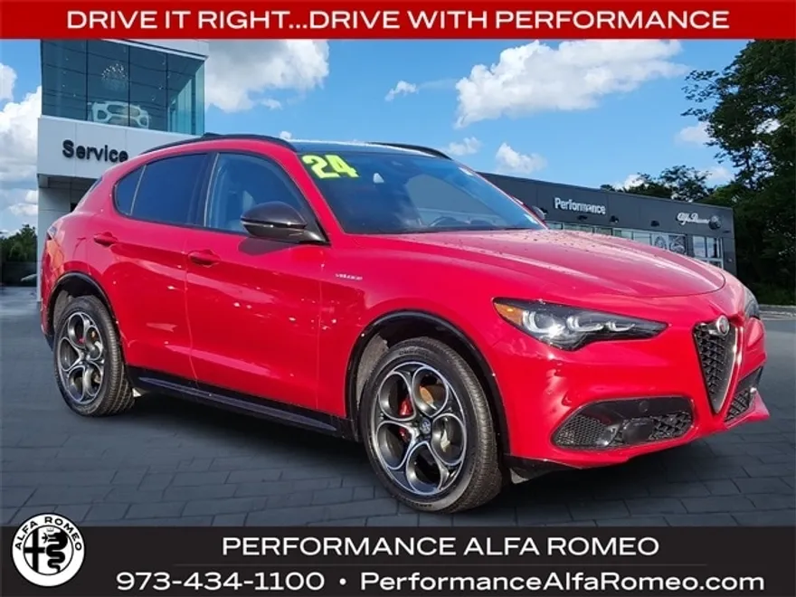 2024 Alfa Romeo Stelvio Ti photo 1