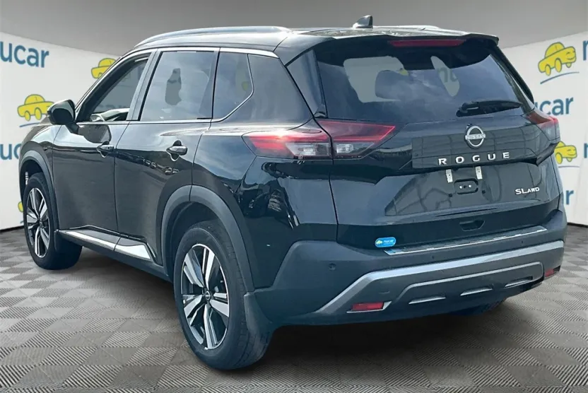 2022 Nissan Rogue SL photo 1