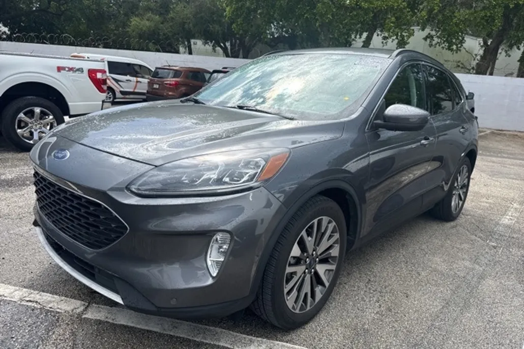 2021 Ford Escape Hybrid Titanium photo 1