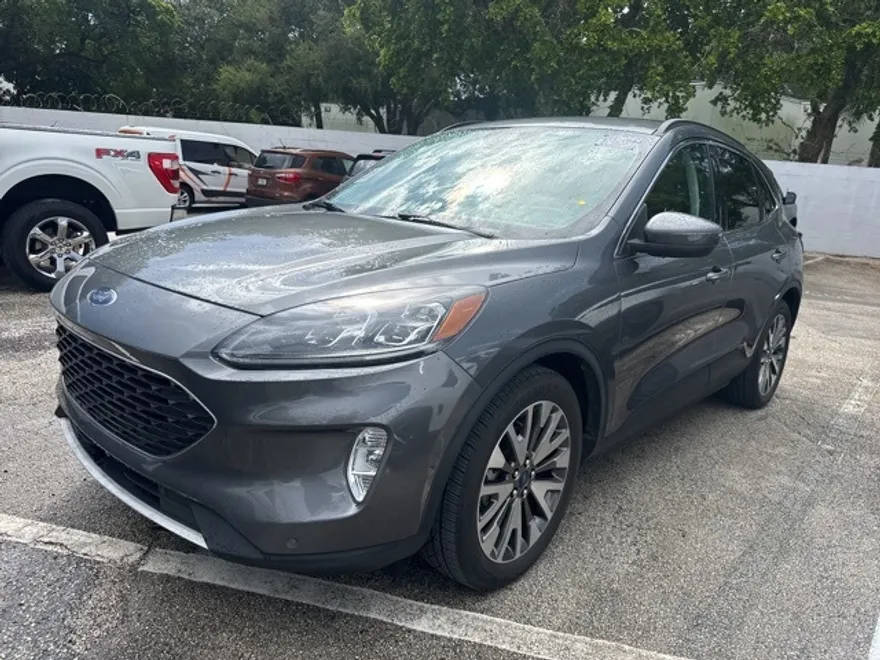 2021 Ford Escape Hybrid Titanium photo 1