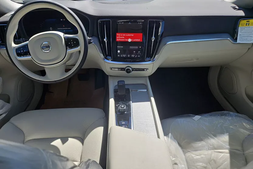 2026 Volvo V60 Cross Country B5 Plus photo 1